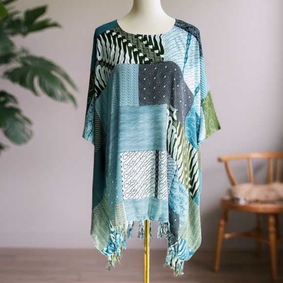 0149/  Batik Rayon Poncho, Bohemian Kaftan Top, Modern Apparel, Multocolor Blue - Picture 9 of 9
